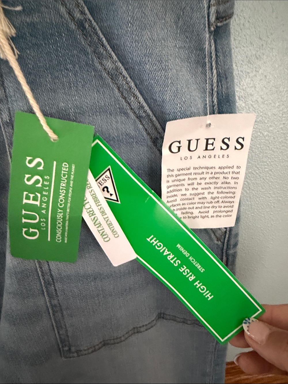 NWT GUESS Light Blue Wide-Leg Cropped Jeans with Front Patch Pockets Size 30 - Picture 3 of 7